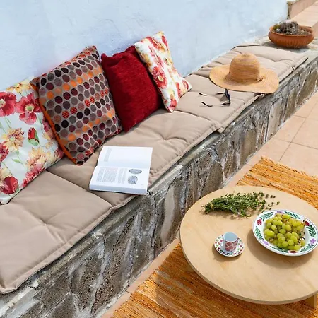 1900's Traditional House In Asklipio