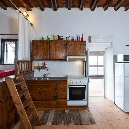 1900's Traditional House In Asklipio *