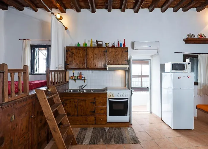 1900's Traditional House In Asklipio *