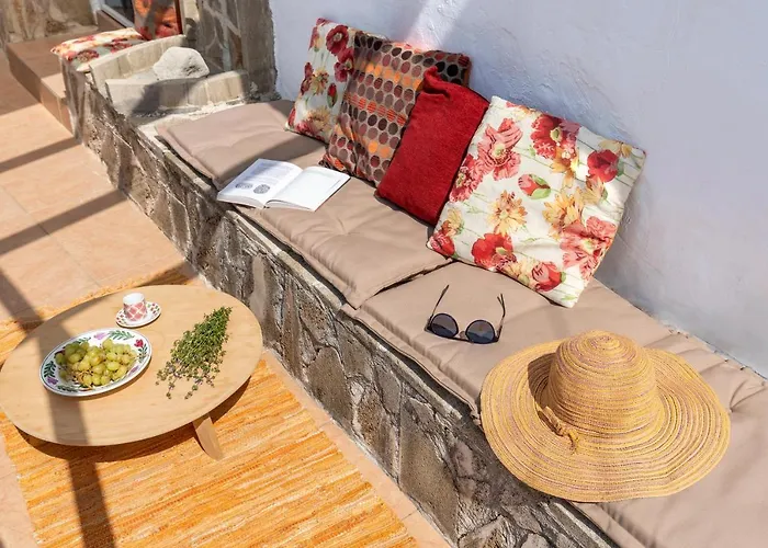 1900's Traditional House In Asklipio *