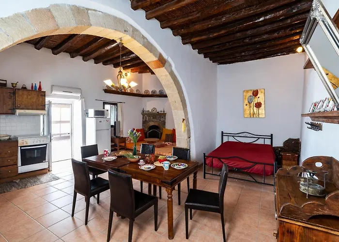 1900's Traditional House In Asklipio * Asklipiion